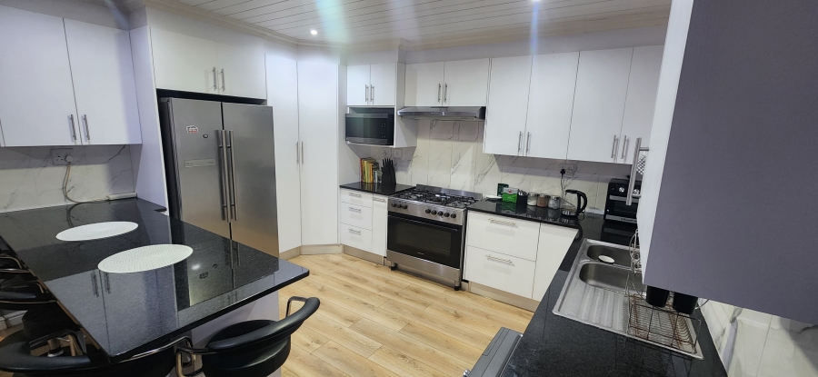 6 Bedroom Property for Sale in Dana Bay Western Cape
